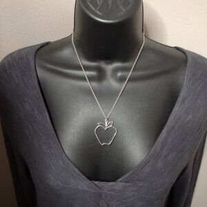 17.5 Inch Sarah Coventry Apple Pendant Necklace